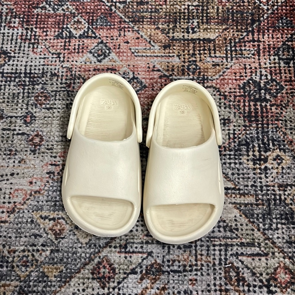 Zara slides